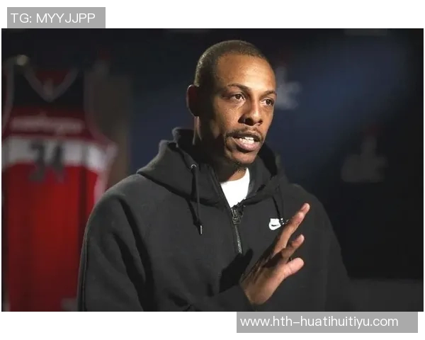 女主持与皮尔斯默契合作皮尔斯直言不愿与他人共做播客